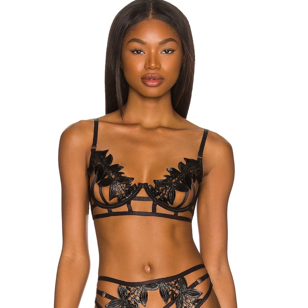 BLUEBELLA Cromer Bra Revolve Black 36C Bra Sexy Strappy Adjustable Lingerie